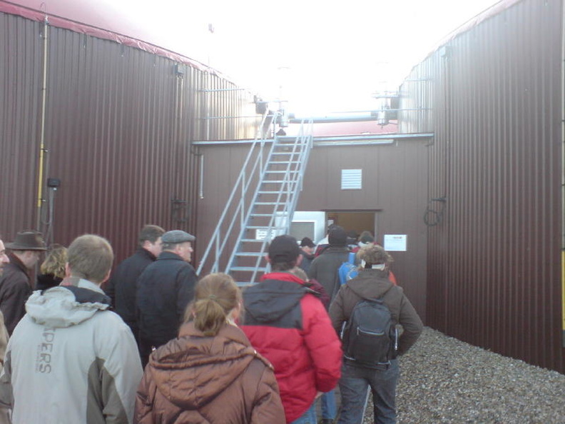 2008_01_13 sonnige gr_nkohlwanderung zu hennings biogasanlage in helmerkamp 062.jpg